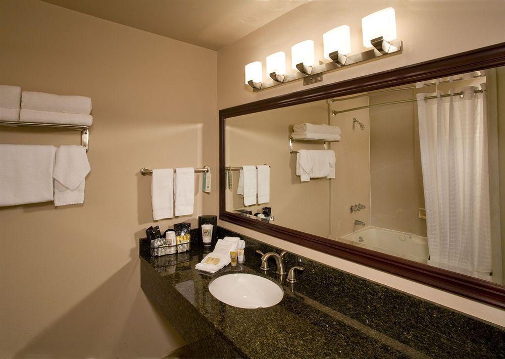 Monarch Hotel & Conference Center Clackamas Εξωτερικό φωτογραφία